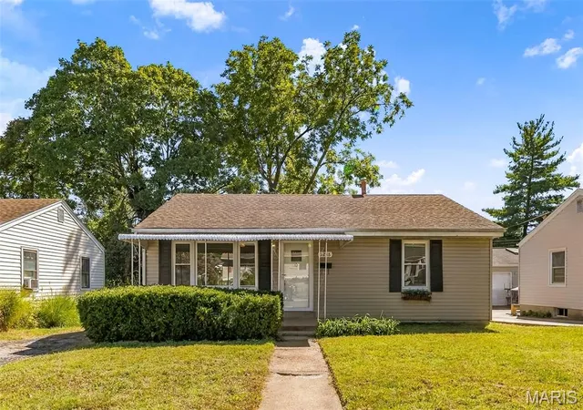 Photo 3 of Single family home for sale at 3238 Krem Ave, Saint Ann, MO 63074 | MLS# MIS26064587 | Listing updated on 2026-10-11