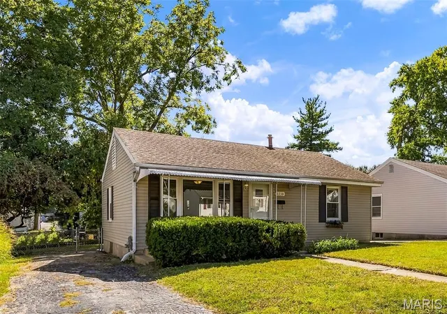 Photo 4 of Single family home for sale at 3238 Krem Ave, Saint Ann, MO 63074 | MLS# MIS26064587 | Listing updated on 2026-10-11