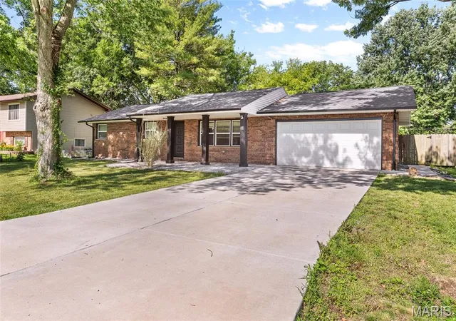 Single family home for sale at 34 Belair Ct, Maryville, IL 62062 | MLS# MIS26064592
