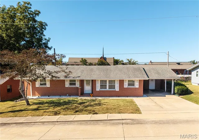 Photo 2 of Single family home for sale at 14 S Waters St, Perryville, MO 63775 | MLS# MIS26064605 | Listing updated on 2026-10-09