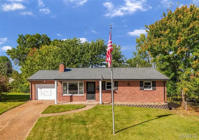 Photo 2 of Single family home for sale at 6347 Ashwell Dr, Saint Louis, MO 63123 | MLS# MIS26064607 | Listing updated on 2026-10-19