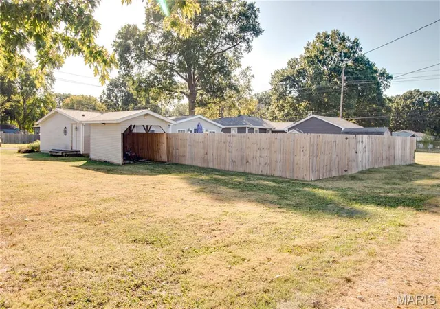Photo 31 of Manufactured home for sale at 111 Southard Pl, South Roxana, IL 62087 | MLS# MIS26064611 | Listing updated on 2026-10-10