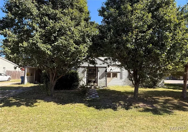 Single family home for sale at 400 N Gideon Ave, Gideon, MO 63848 | MLS# MIS26064612