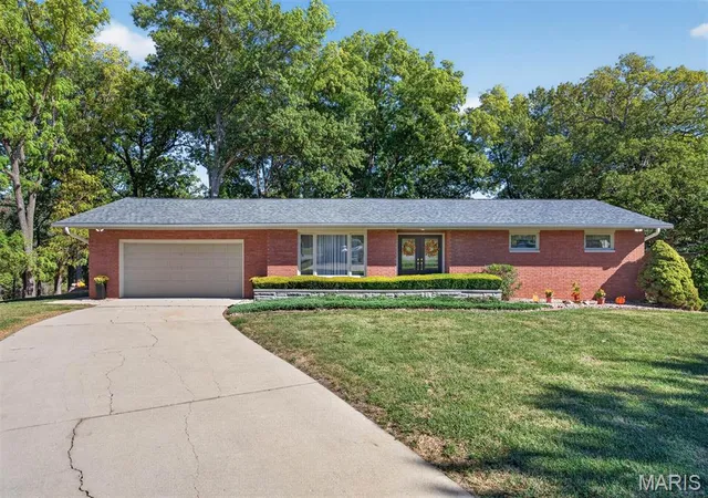 Photo 1 of Single family home for sale at 19 Madonna Ct, Highland, IL 62249 | MLS# MIS26064613 | Listing updated on 2026-10-10