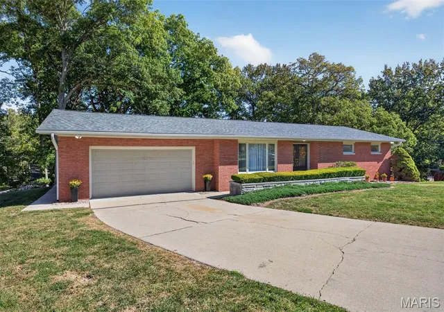 Photo 2 of Single family home for sale at 19 Madonna Ct, Highland, IL 62249 | MLS# MIS26064613 | Listing updated on 2026-10-10