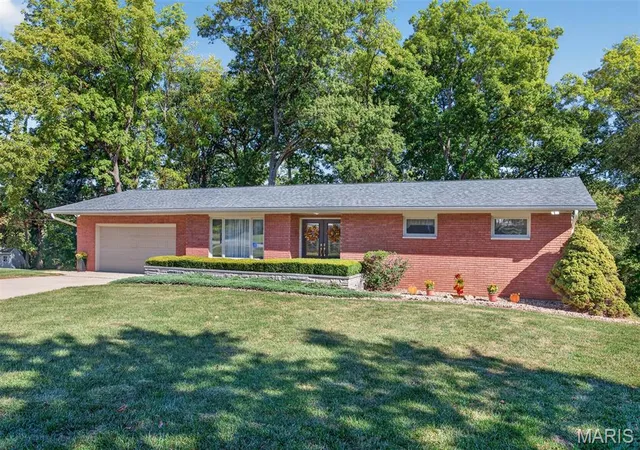Photo 3 of Single family home for sale at 19 Madonna Ct, Highland, IL 62249 | MLS# MIS26064613 | Listing updated on 2026-10-10