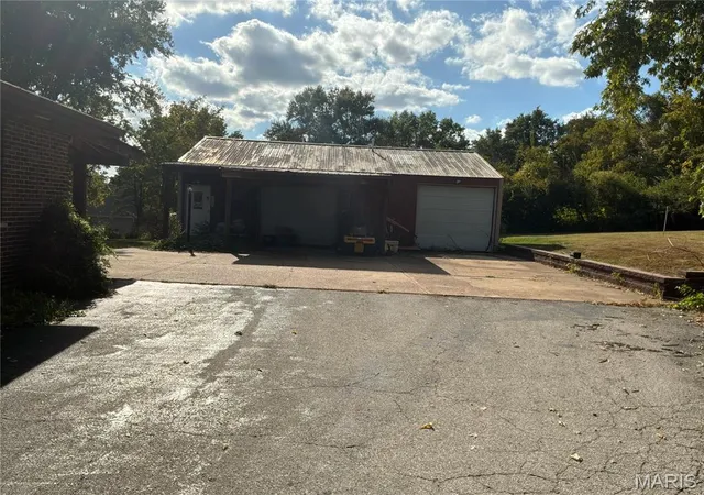 Photo 3 of Land for sale at 1421 & 1435 Schoettler Rd, Chesterfield, MO 63017 | MLS# MIS26064615 | Listing updated on 2026-10-17