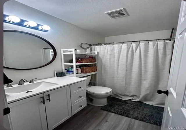 Photo 3 of Sale Pending at 212 Crossington Ln, Troy, IL 62294 | MLS# MIS26064618 | Listing updated on 2026-10-07