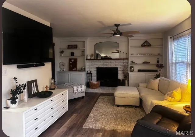 Photo 4 of Sale Pending at 212 Crossington Ln, Troy, IL 62294 | MLS# MIS26064618 | Listing updated on 2026-10-07