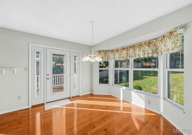 Photo 2 of Single family home for sale at 265 E Governor Pl, Saint Charles, MO 63301 | MLS# MIS26064626 | Listing updated on 2026-10-28