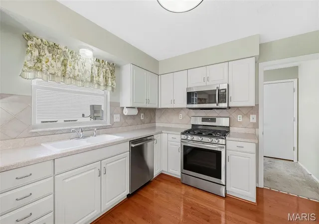 Photo 3 of Single family home for sale at 265 E Governor Pl, Saint Charles, MO 63301 | MLS# MIS26064626 | Listing updated on 2026-10-28