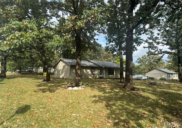 Photo 2 of Single family home for sale at 1405 Missouri Ave, Saint Clair, MO 63077 | MLS# MIS26064627 | Listing updated on 2026-10-20