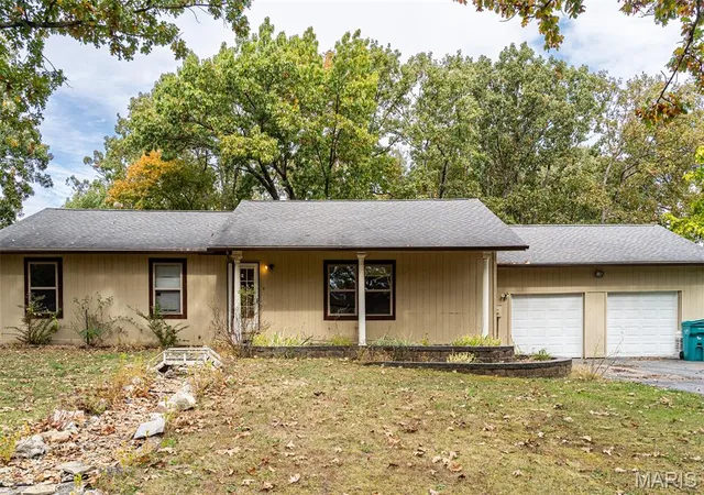 Photo 3 of Single family home for sale at 1405 Missouri Ave, Saint Clair, MO 63077 | MLS# MIS26064627 | Listing updated on 2026-10-28