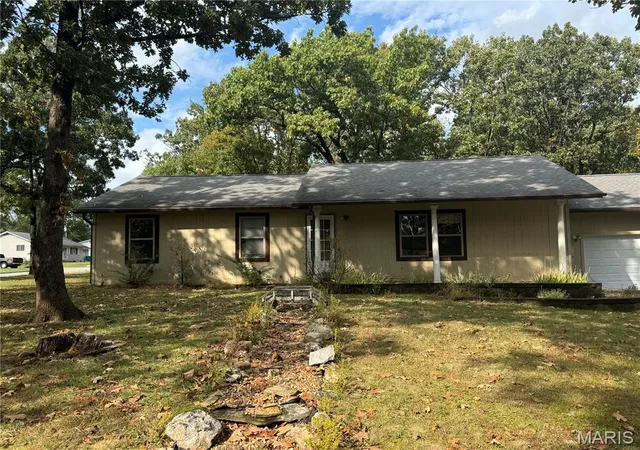 Photo 3 of Single family home for sale at 1405 Missouri Ave, Saint Clair, MO 63077 | MLS# MIS26064627 | Listing updated on 2026-10-20