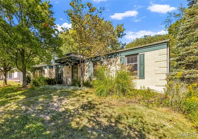 Photo 2 of Single family home for sale at 1766 Seven Pines Dr, Saint Louis, MO 63146 | MLS# MIS26064632 | Listing updated on 2026-10-09