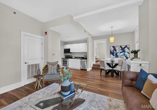 Photo 3 of Condo for sale at 725 S Skinker Blvd #1N, Saint Louis, MO 63105 | MLS# MIS26064634 | Listing updated on 2026-10-19