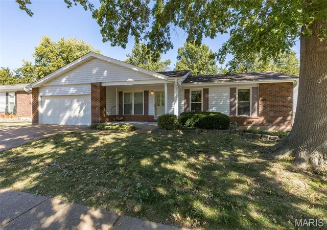 Photo 2 of Single family home for sale at 4227 Meadowgreen Trails Dr, Saint Louis, MO 63129 | MLS# MIS26064638 | Listing updated on 2026-10-07