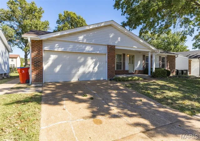 Photo 3 of Single family home for sale at 4227 Meadowgreen Trails Dr, Saint Louis, MO 63129 | MLS# MIS26064638 | Listing updated on 2026-10-07