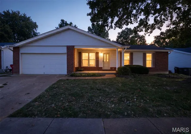 Photo 3 of Single family home for sale at 4227 Meadowgreen Trails Dr, Saint Louis, MO 63129 | MLS# MIS26064638 | Listing updated on 2026-10-07