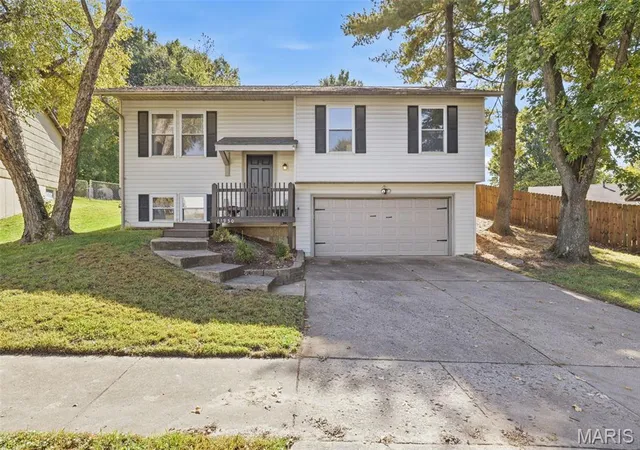 Photo 1 of Sale Pending at 11950 Sarthe Dr, Maryland Heights, MO 63043 | MLS# MIS26064651 | Listing updated on 2026-10-25