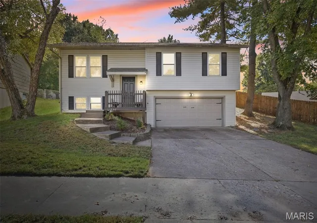 Photo 1 of Sale Pending at 11950 Sarthe Dr, Maryland Heights, MO 63043 | MLS# MIS26064651 | Listing updated on 2026-10-25