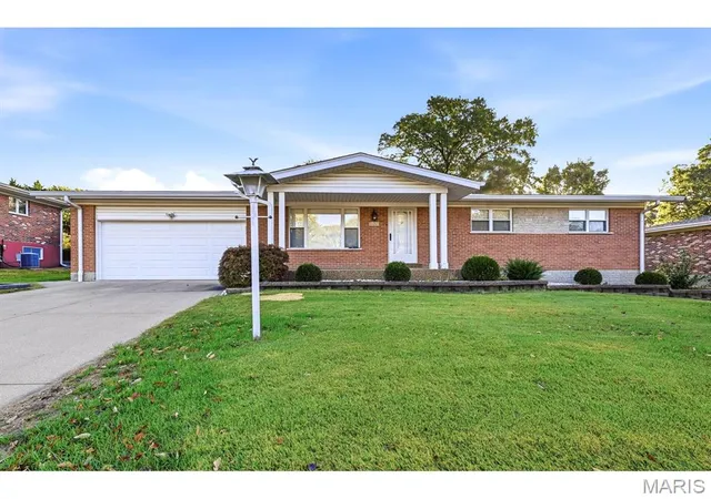Photo 1 of Single family home for sale at 9480 Rosebay Dr, Saint Louis, MO 63126 | MLS# MIS26064657 | Listing updated on 2026-10-22