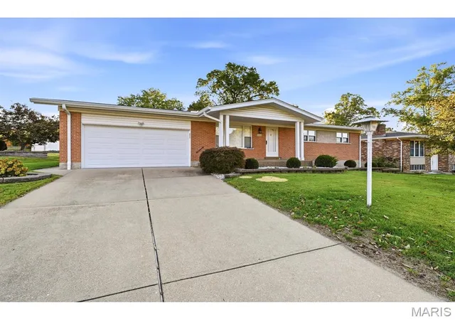 Photo 2 of Single family home for sale at 9480 Rosebay Dr, Saint Louis, MO 63126 | MLS# MIS26064657 | Listing updated on 2026-10-22