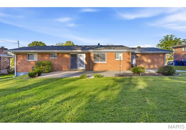 Photo 3 of Single family home for sale at 9480 Rosebay Dr, Saint Louis, MO 63126 | MLS# MIS26064657 | Listing updated on 2026-10-22