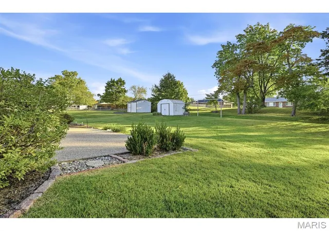 Photo 4 of Single family home for sale at 9480 Rosebay Dr, Saint Louis, MO 63126 | MLS# MIS26064657 | Listing updated on 2026-10-22