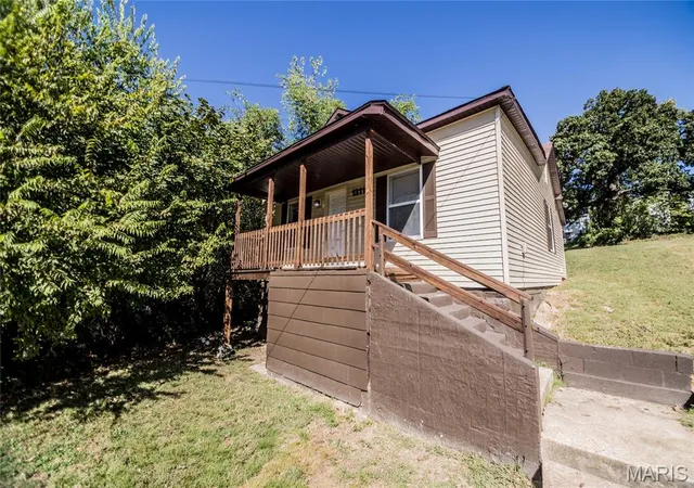Single family home for sale at 1311 Forest Ln, Poplar Bluff, MO 63901 | MLS# MIS26064659