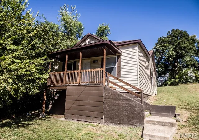 Single family home for sale at 1311 Forest Ln, Poplar Bluff, MO 63901 | MLS# MIS26064659