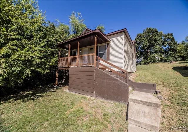 Photo 3 of Single family home for sale at 1311 Forest Ln, Poplar Bluff, MO 63901 | MLS# MIS26064659 | Listing updated on 2026-10-07
