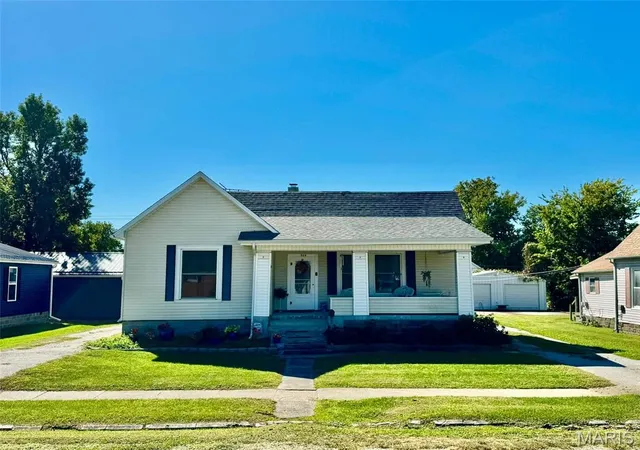 Single family home for sale at 209 E Walnut, Shelbina, MO 63468 | MLS# MIS26064664