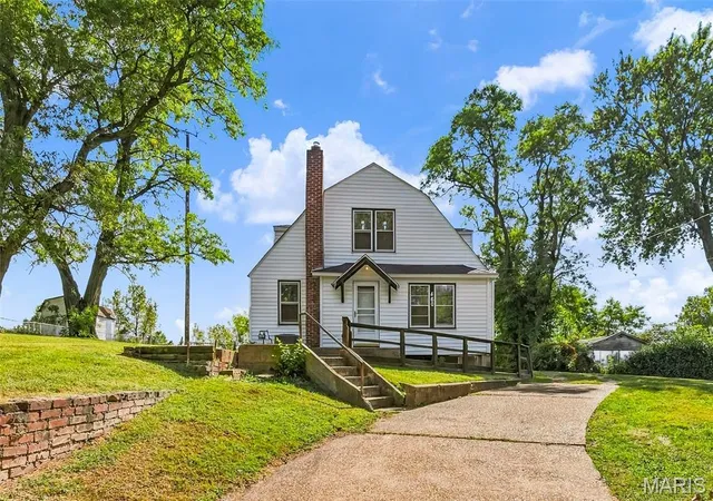 Photo 1 of Single family home for sale at 460 Adrian Dr, Saint Louis, MO 63137 | MLS# MIS26064667 | Listing updated on 2026-10-09