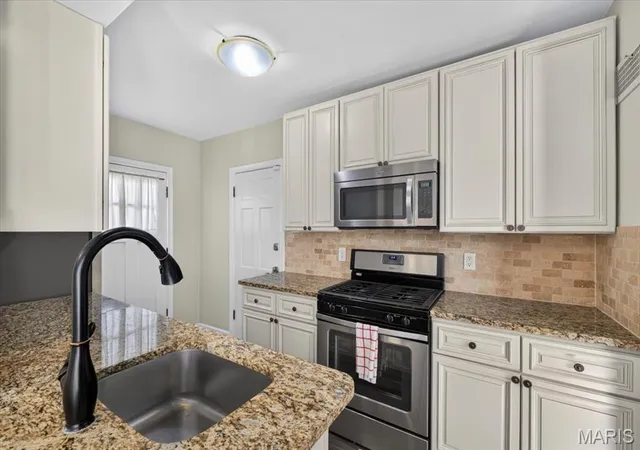 Photo 4 of Single family home for sale at 815 Blossom Ln, Saint Louis, MO 63119 | MLS# MIS26064669 | Listing updated on 2026-10-19