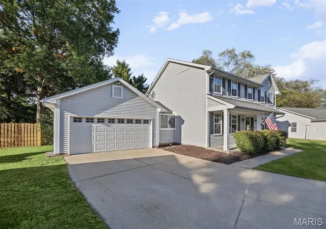 Photo 2 of Single family home for sale at 1105 Creekside Ct, O Fallon, IL 62269 | MLS# MIS26064672 | Listing updated on 2026-10-10