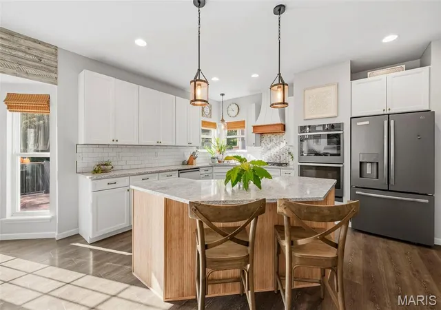 Photo 3 of Single family home for sale at 692 Winding Blfs Dr, Fenton, MO 63026 | MLS# MIS26064676 | Listing updated on 2026-10-28