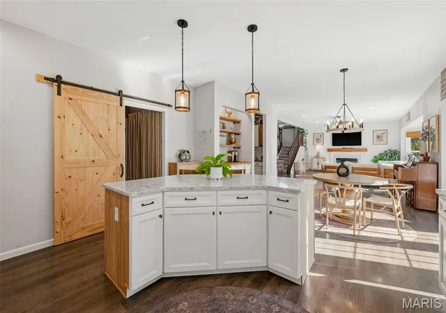 Photo 4 of Single family home for sale at 692 Winding Blfs Dr, Fenton, MO 63026 | MLS# MIS26064676 | Listing updated on 2026-10-28