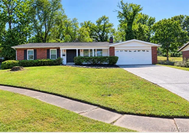 Photo 2 of Manufactured home for sale at 912 Cheri Hts Ct, Saint Louis, MO 63135 | MLS# MIS26064677 | Listing updated on 2026-10-20