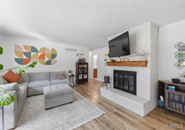 Photo 4 of Single family home for sale at 6213 Carolyn Sue Dr, High Ridge, MO 63049 | MLS# MIS26064679 | Listing updated on 2026-10-15