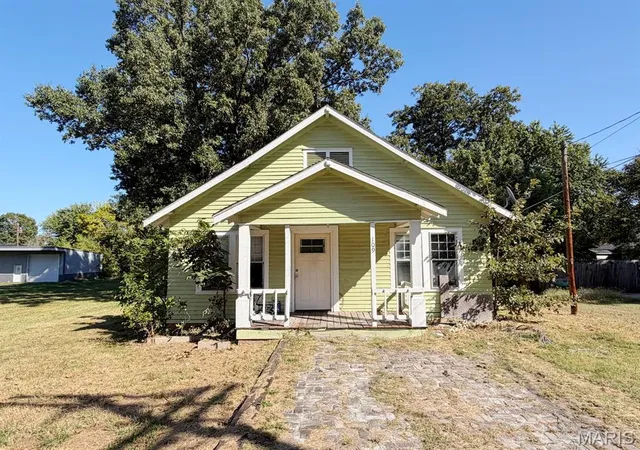 Photo 2 of Single family home for sale at 109 S Catalpa St, Dexter, MO 63841 | MLS# MIS26064684 | Listing updated on 2026-10-12