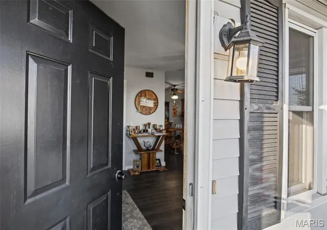 Photo 1 of Single family home for sale at 121 Essex St, Jerseyville, IL 62052 | MLS# MIS26064687 | Listing updated on 2026-10-27