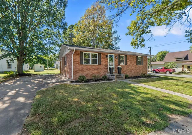 Photo 2 of Single family home for sale at 330 Gray Ave, Chaffee, MO 63740 | MLS# MIS26064696 | Listing updated on 2026-10-07