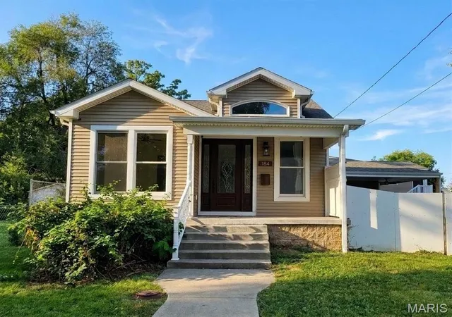 Photo 1 of Single family home for sale at 184 S Pence St, East Alton, IL 62024 | MLS# MIS26064700 | Listing updated on 2026-10-22