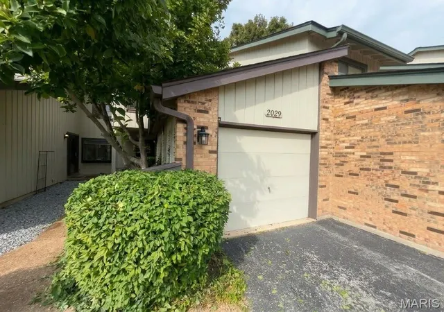 Photo 1 of Townhouse for sale at 2029 Silent Spring Dr, Maryland Heights, MO 63043 | MLS# MIS26064704 | Listing updated on 2026-10-08