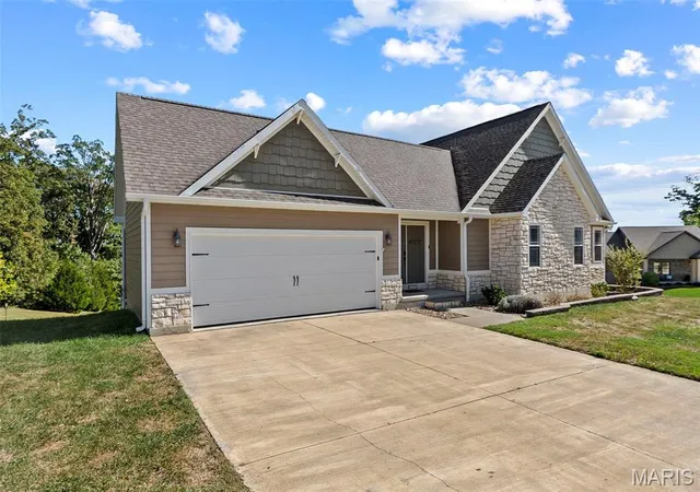 Photo 2 of Single family home for sale at 40 Ridgeway Dr, Benton, MO 63736 | MLS# MIS26064710 | Listing updated on 2026-10-07