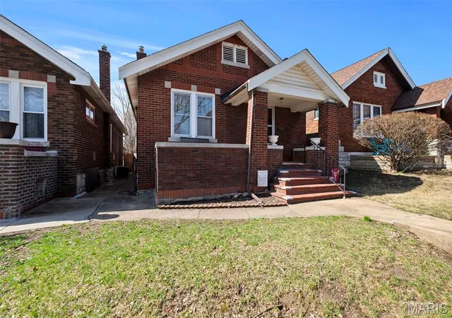 Photo 3 of Single family home for sale at 4726 Eichelberger St, Saint Louis, MO 63116 | MLS# MIS26064711 | Listing updated on 2026-10-08