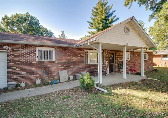 Photo 3 of Single family home for sale at 708 E John St, Bunker Hill, IL 62014 | MLS# MIS26064713 | Listing updated on 2026-10-09