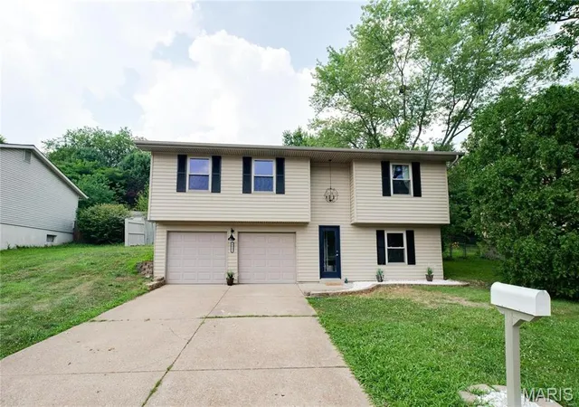 Photo 1 of Single family home for sale at 3833 Red Bud Dr, Imperial, MO 63052 | MLS# MIS26064728 | Listing updated on 2026-10-07