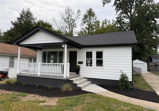 Single family home for sale at 3625 Aberdeen Ave, Alton, IL 62002 | MLS# MIS26064732